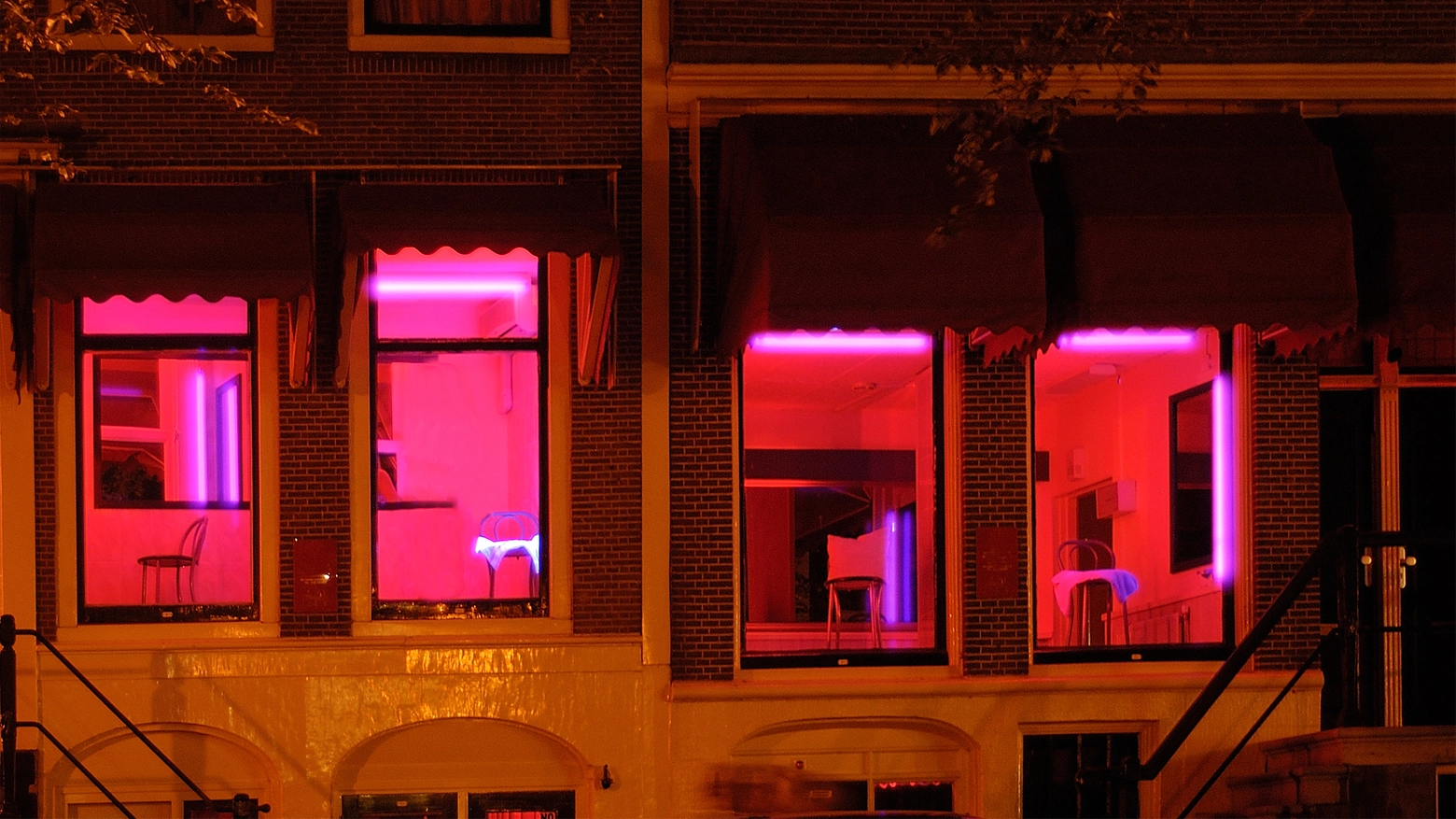 Amsterdam: nuova stretta nel quartiere a luci rosse