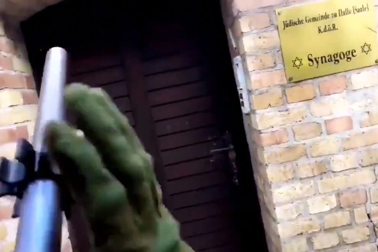 Un frame del video pubblicato dall'attentatore di Halle