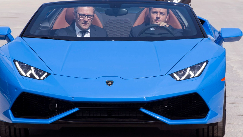 Matteo Renzi in visita alla Lamborghini (Imagoeconomica)