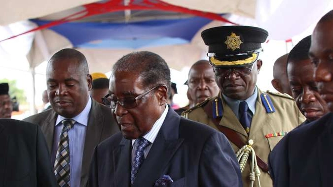 Media, Mugabe sarà rimosso, forse domani