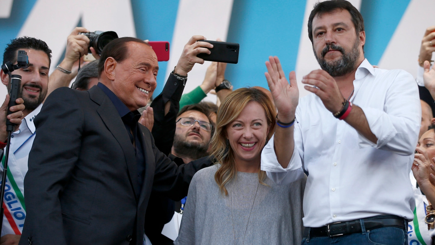 Silvio Berlusconi, 83 anni, Giorgia Meloni, 42 anni, e Matteo Salvini, 46 anni