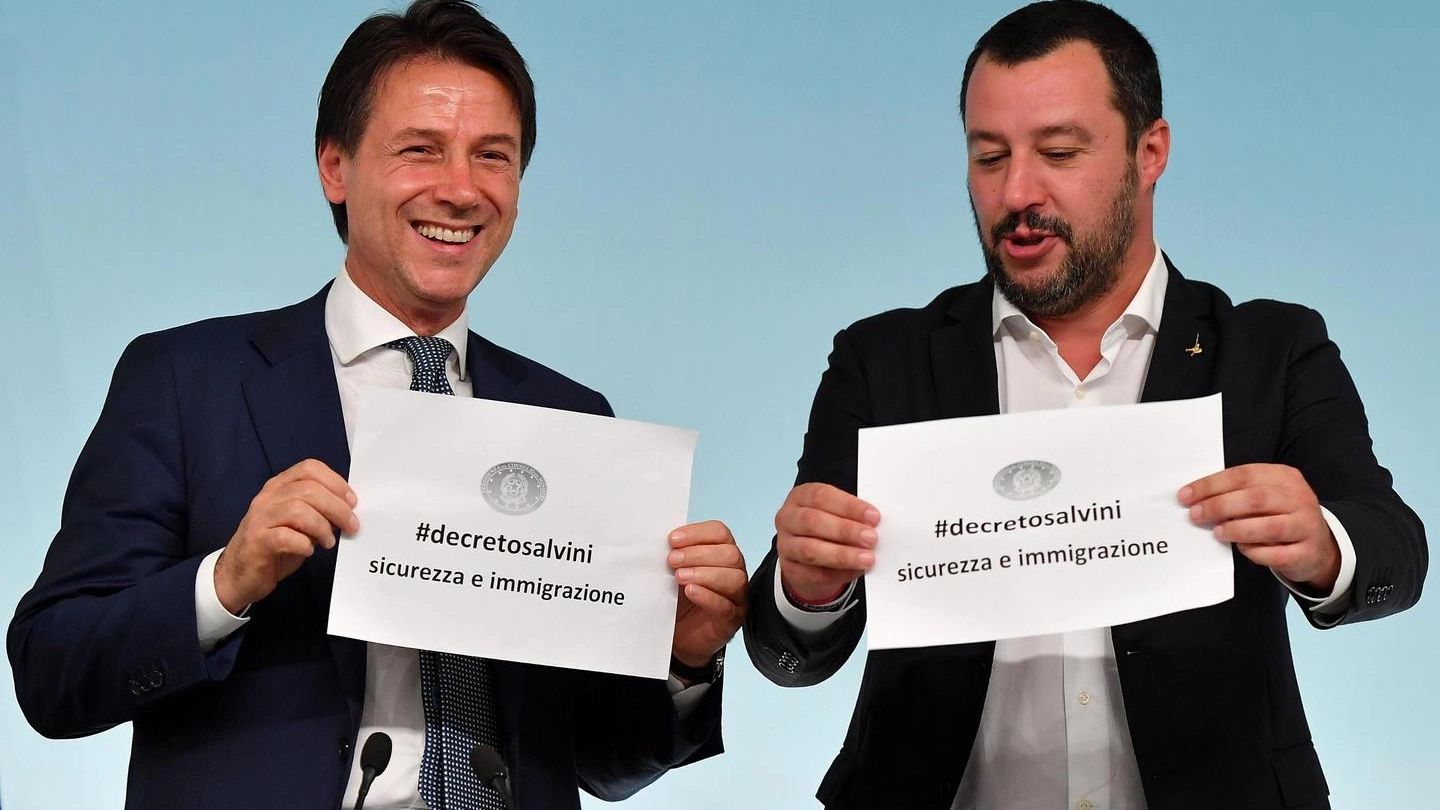 Il presidente del Consiglio, Guseppe Conte, e il vicepremier Matteo Salvini (Ansa)