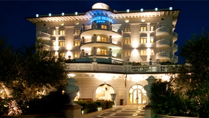 Il Palace Hotel di Milano Marittima che ospiterà la serata del  Premio