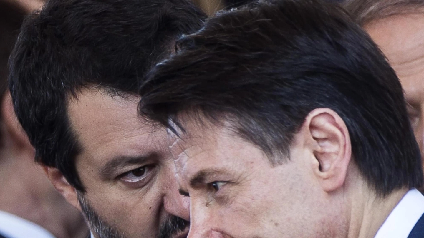 Il presidente del consiglio Giuseppe Conte e Matteo Salvini (Ansa)