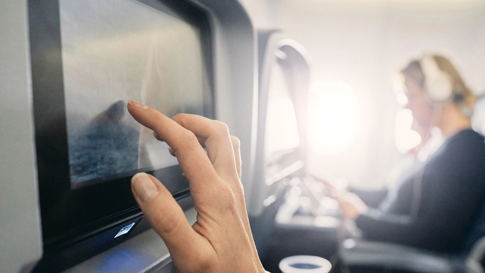 Delta Air Lines introdurrà il "binge button" sugli schermi dei suoi aerei