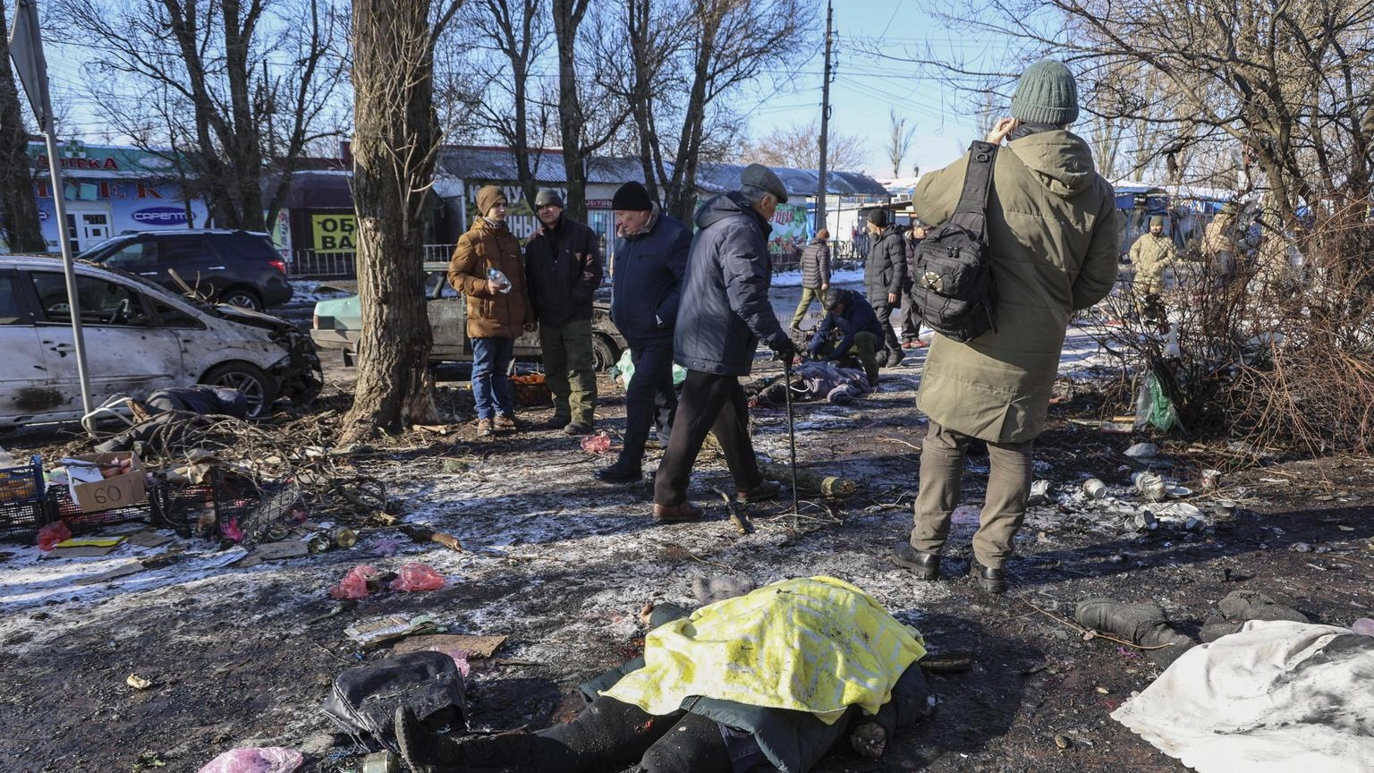 Kiev, missili russi sul Donetsk, civili feriti nelle loro case