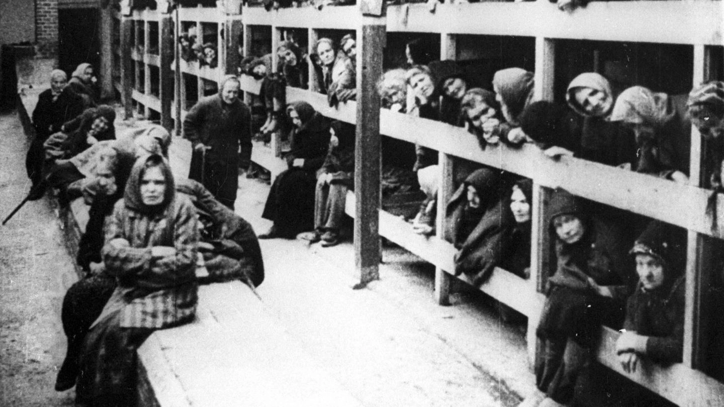 Un’immagine  di donne  ad Auschwitz