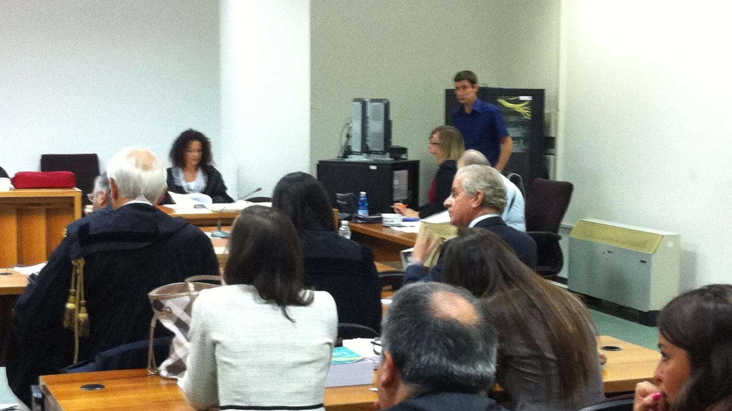 Claudio Scajola nell'aula del tribunale di Reggio Calabria (Ansa)
