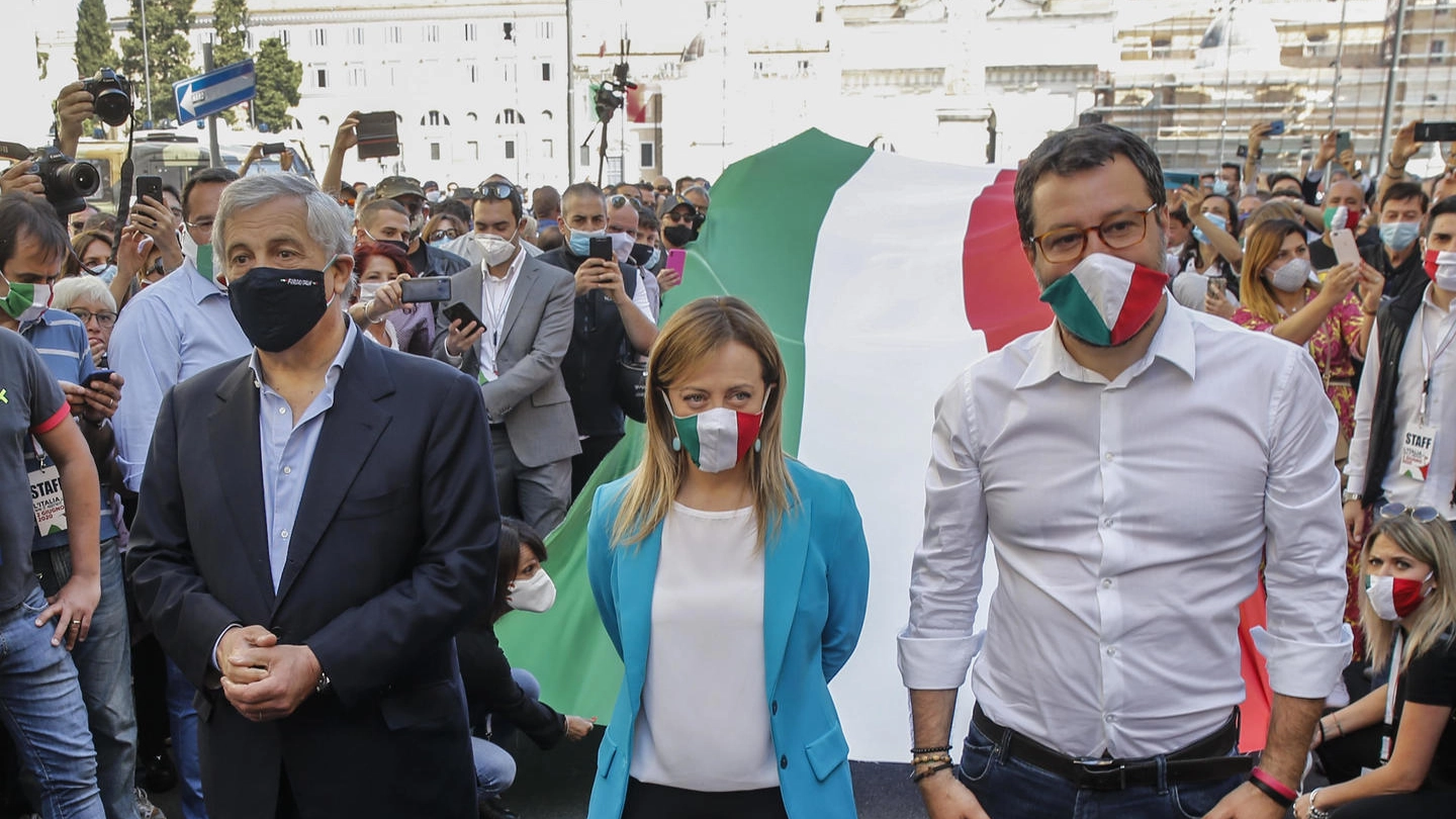 Da sinistra Tajani, Meloni e Salvini (Ansa)