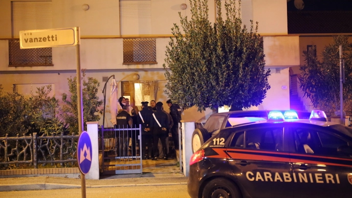 A scoprire  i tre cadaveri sono stati i carabinieri (foto Bove)
