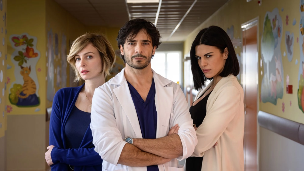 Marco Bocci, Bianca Guaccero e Violante Placido in una scena della serie TV