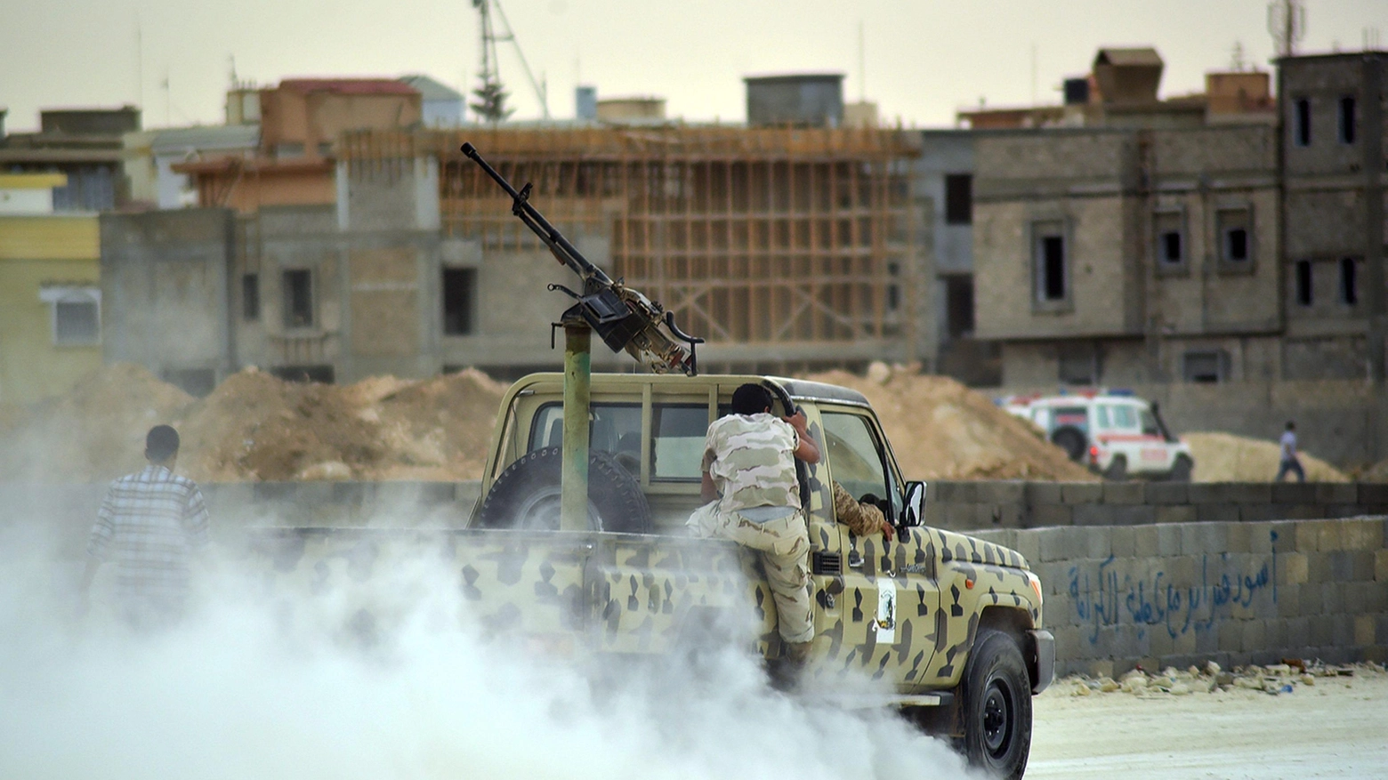 Libia, scontri a Tripoli in una foto d'archivio (Ansa)