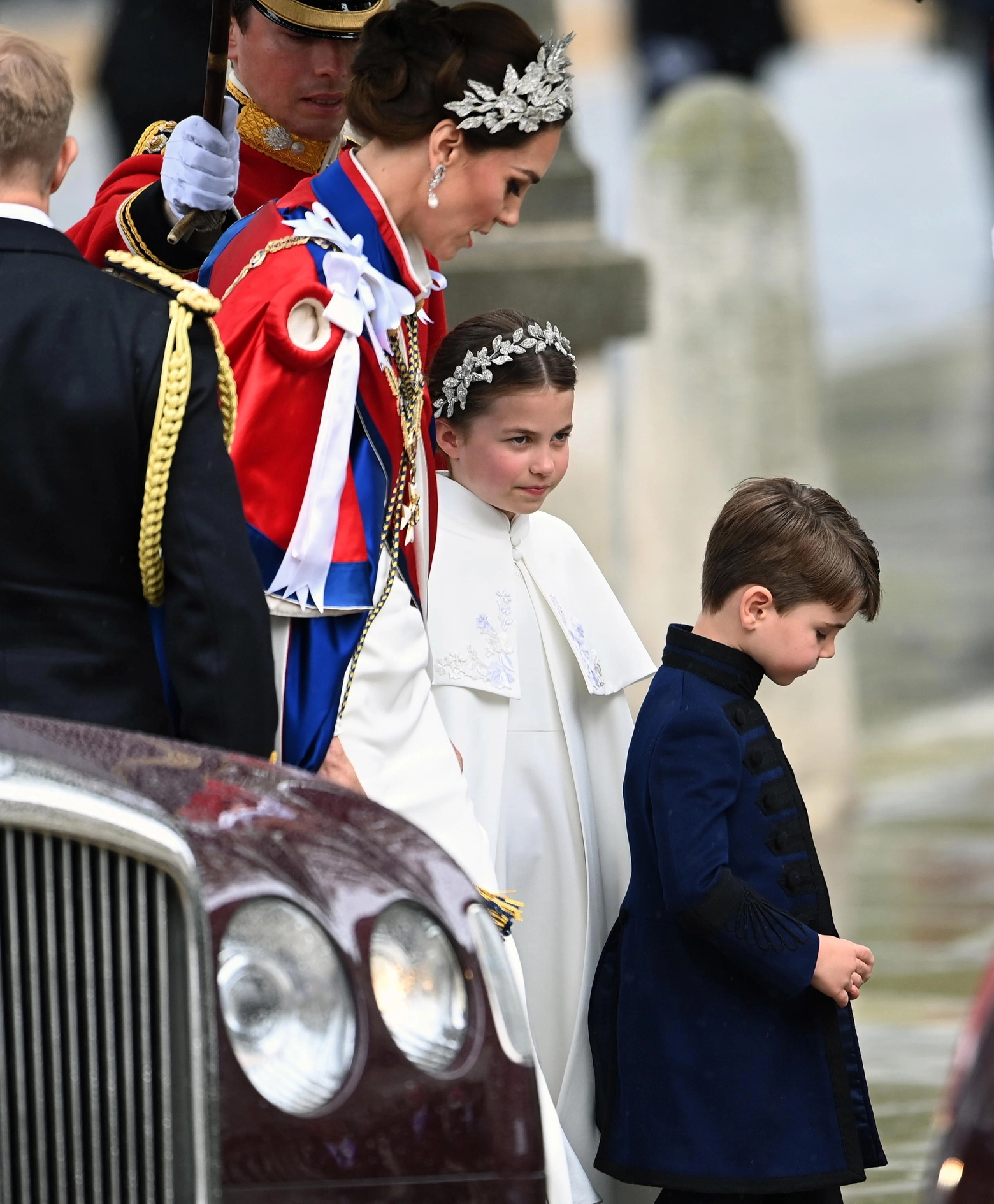 epa10611654 (L-R) Britain's Catherine, Princess of Wales, with her children Princess Charlotte and Prince Louis arrive for the Coronation of Britain's King Charles III and Queen Camilla at Westminster Abbey in London, Britain, 06 May 2023. Coronations of British Kings and Queens have taken place at Westminster Abbey for the last 900 years. The service will be attended by around 100 heads of state from around the world.  EPA/Andy Rain