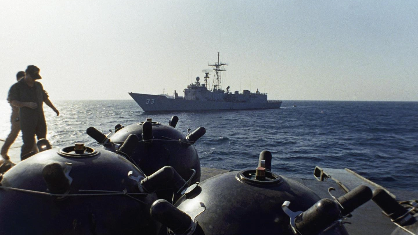 Armamenti su nave iraniana nel Golfo Persico, foto di repertorio (Ansa Ap)