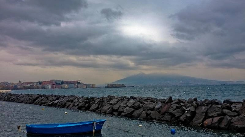 Meteo Napoli, previsioni 16 maggio: cieli in prevalenza nuvolosi