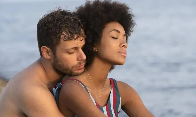 Storia ispirata a “Tre metri sopra il cielo” Nel cast Tersigni, nuovo principe di X Factor