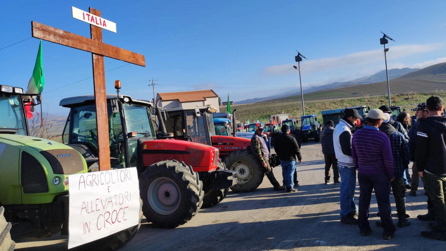 Protesta trattori in Sicilia: il presidio sulla Sciacca-Palermo