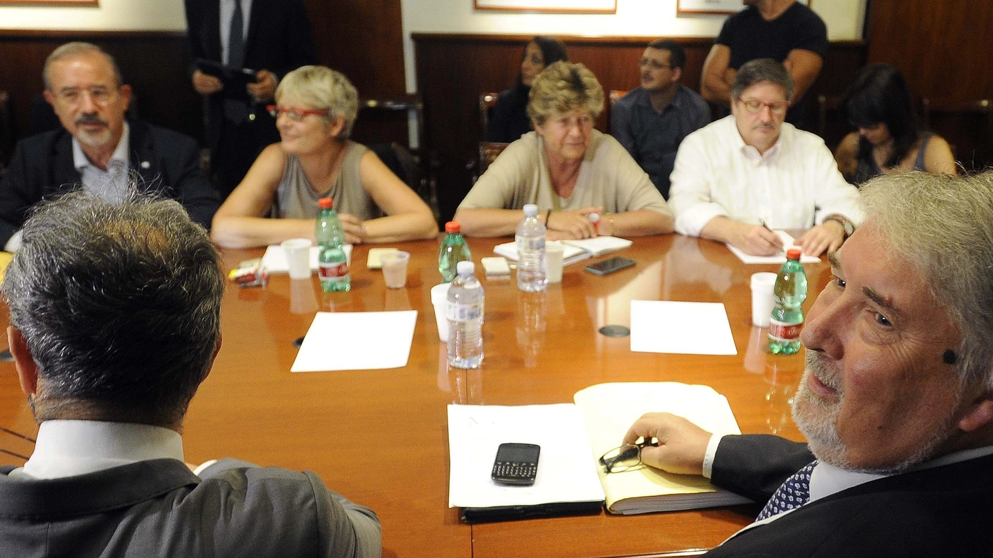 L'incontro tra il ministro del lavoro Poletti e i sindacati (LaPresse)