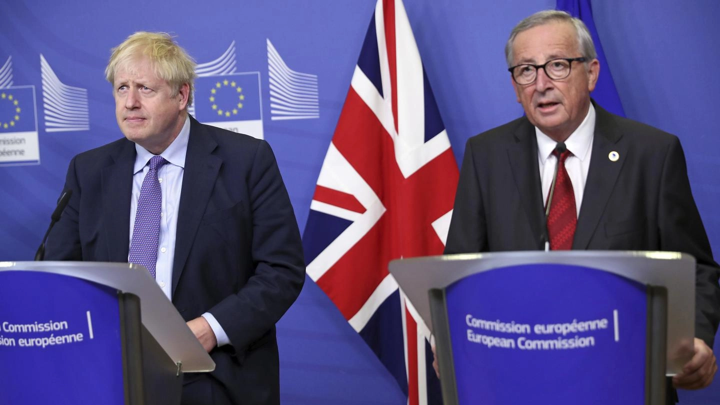 Boris Johnson e Jean-Claude Juncker (Ansa)