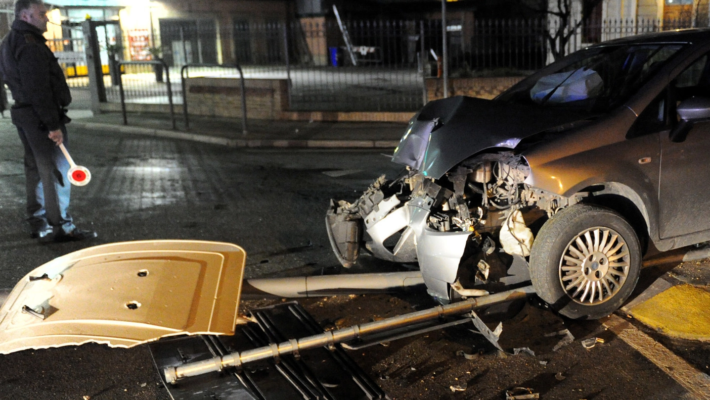 La Fiat Punto dopo l’incidente (foto Vives)