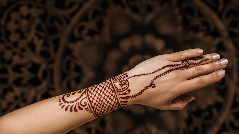Un tatuaggio all'henné: ora arriva l'inchiostro a tempo