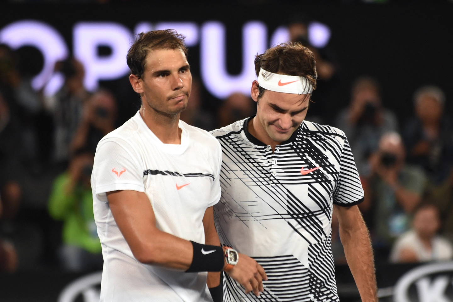 Nadal e Federer nel 2017 a Melbourne (Ansa)