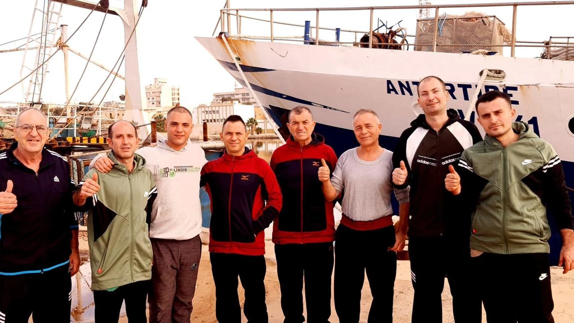 I pescatori italiani liberati in Libia (Ansa)