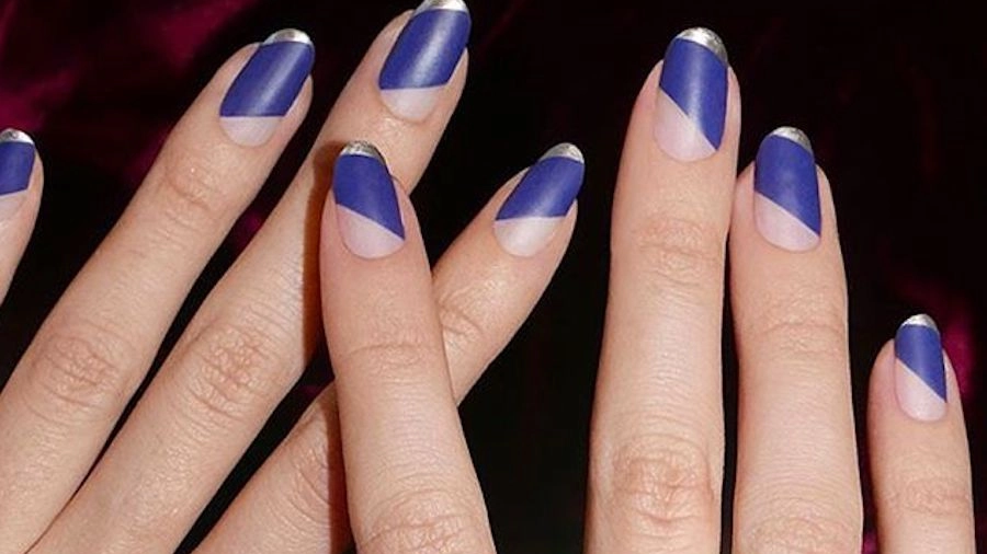 Il blu, colore trendy delle unghie per la primavera 2018 - foto aliciatnails instagram