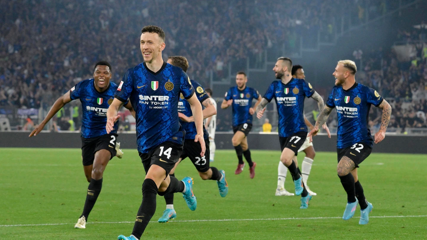 Coppa Italia: Perisic esulta con i compagni dopo il gol (Ansa)