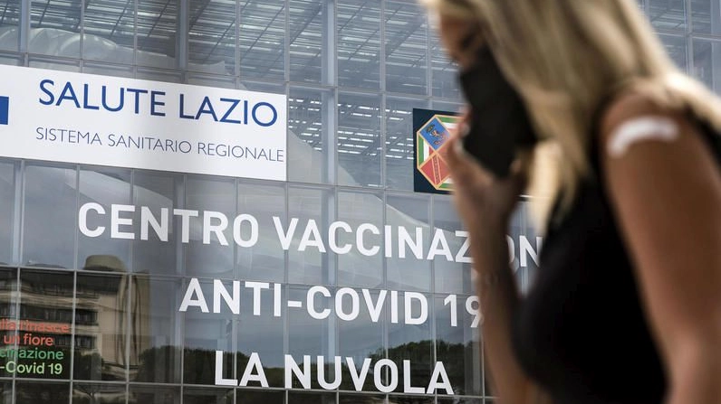 Gli hacker sono penetrati anche nel sistema delle prenotazioni vaccinali nel Lazio