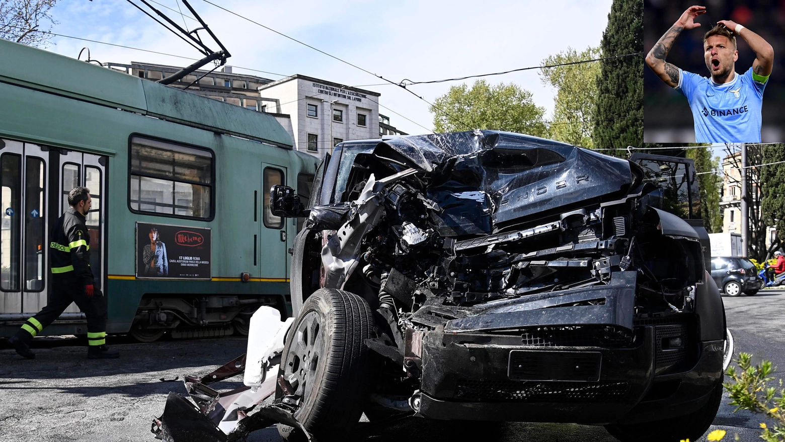 L'auto di Ciro immobile, dopo l'incidente contro un tran a Roma