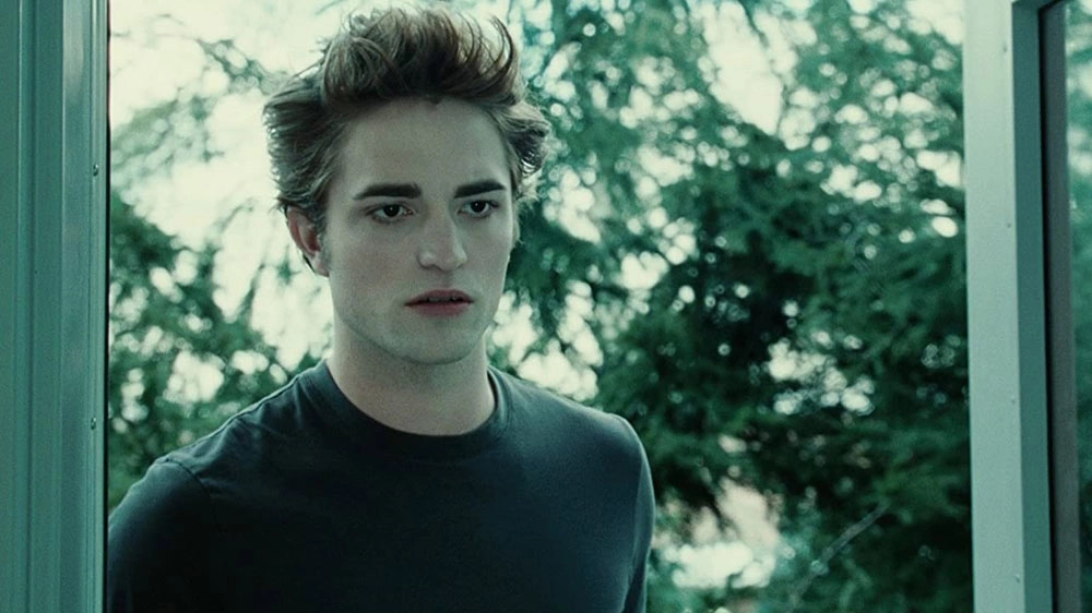 Robert Pattinson nei panni di Edward Cullen in 'Twilight' - Foto: Summit Entertainment
