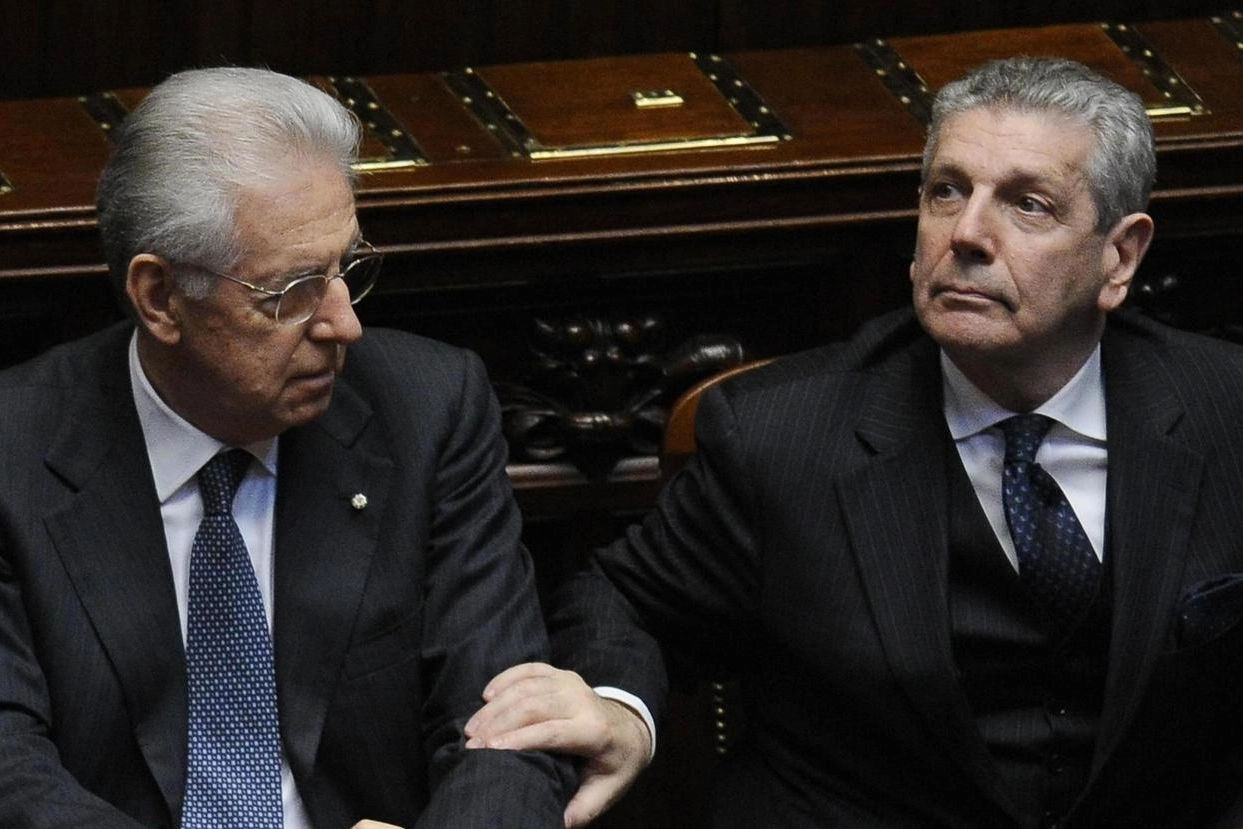 L’ammiraglio Giampaolo Di Paola con l’ex premier Mario Monti