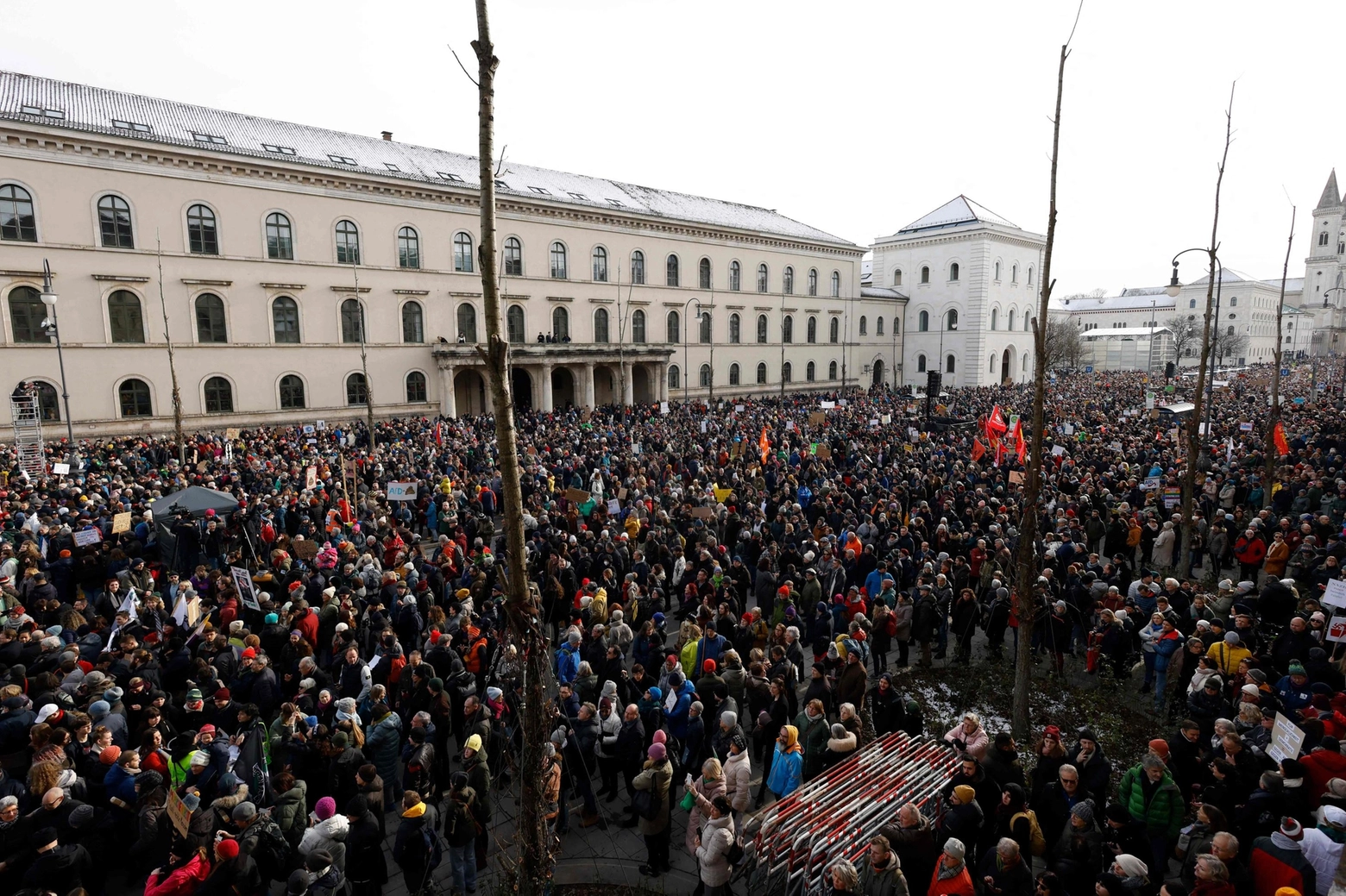 Affluenza record a Monaco di Baviera contro l'estrema destra: interrotta la protesta