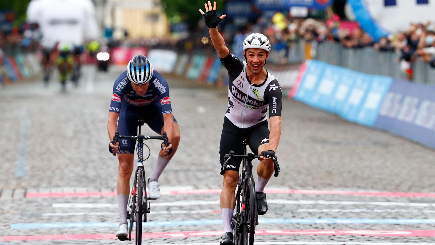 Campenaerts vince la tappa 15 del Giro d'Italia 2021 (Ansa)