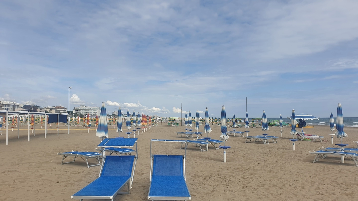 Spiagge a Riccione (Dire)