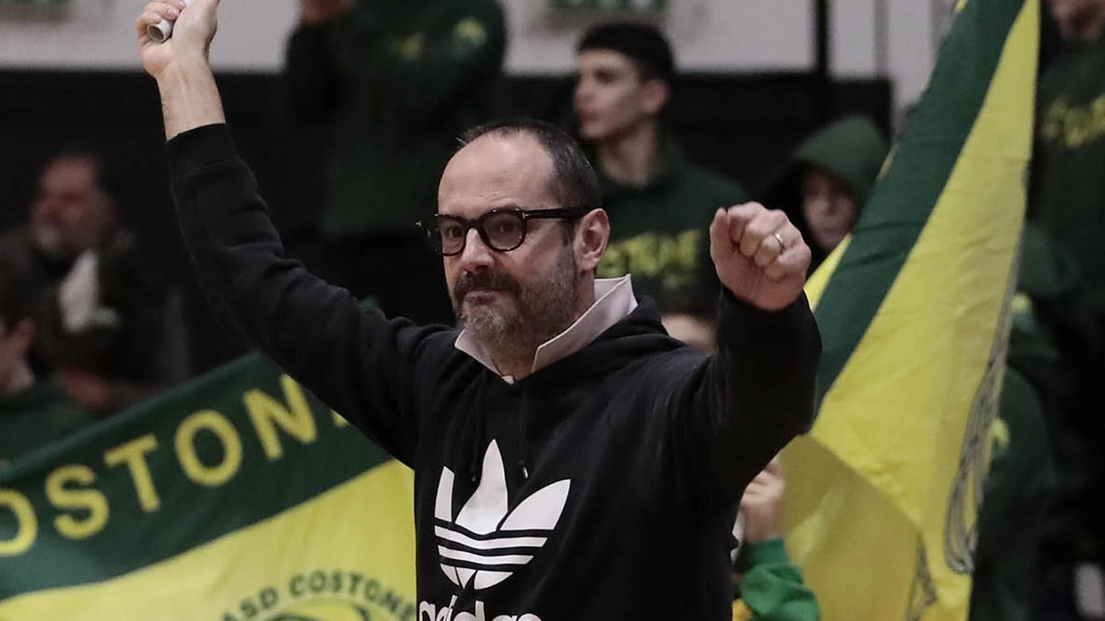 Emanuele Montomoli, 54 anni, è anche presidente della società di basket Costone