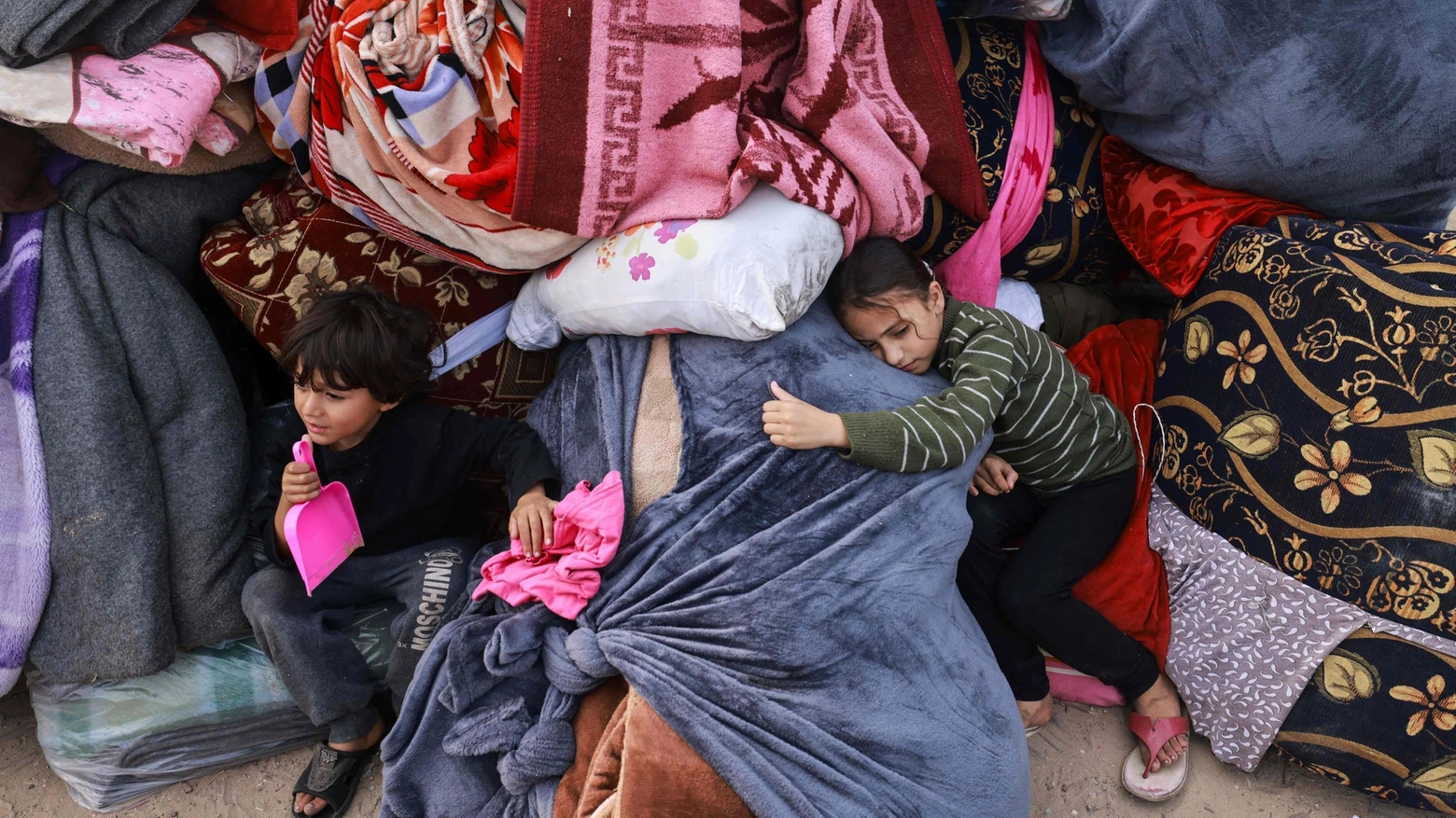 Famiglie in fuga verso Rafah: è emergenza umanitaria