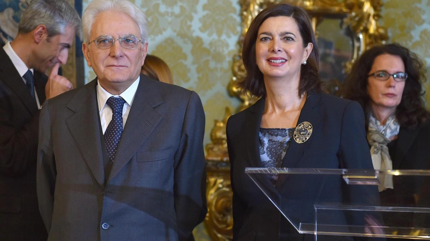 Il presidente della Repubblica Sergio Mattarella e la presidente della Camera Laura Boldrini (Ansa)