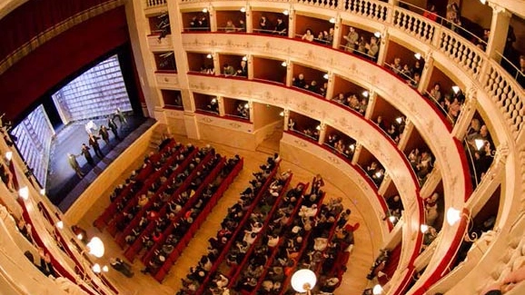 CASTELFIORENTINO - Il prestigioso Teatro del Popolo
