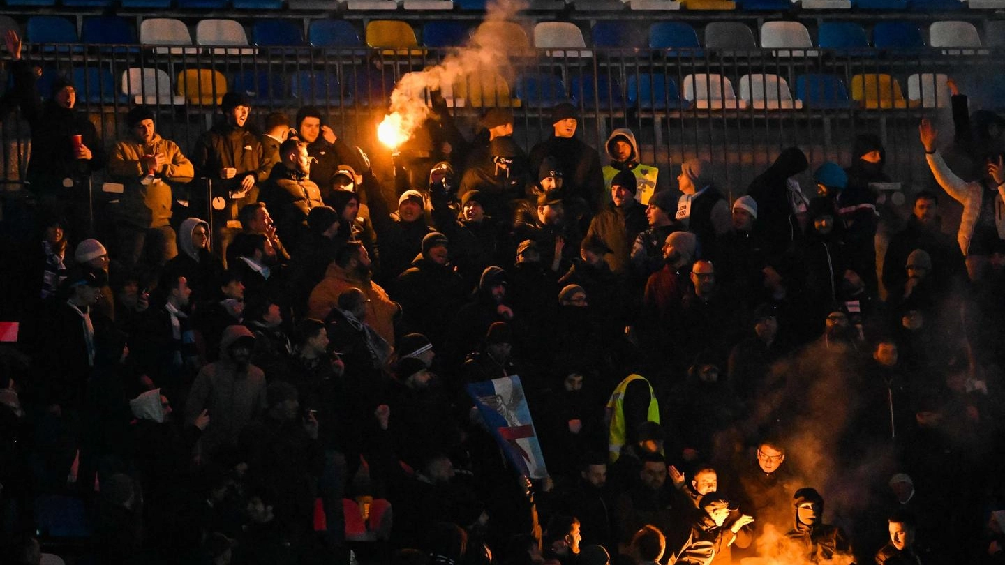 Fans del Lazio durante la partita Napoli-Lazio allo stadio Maradona