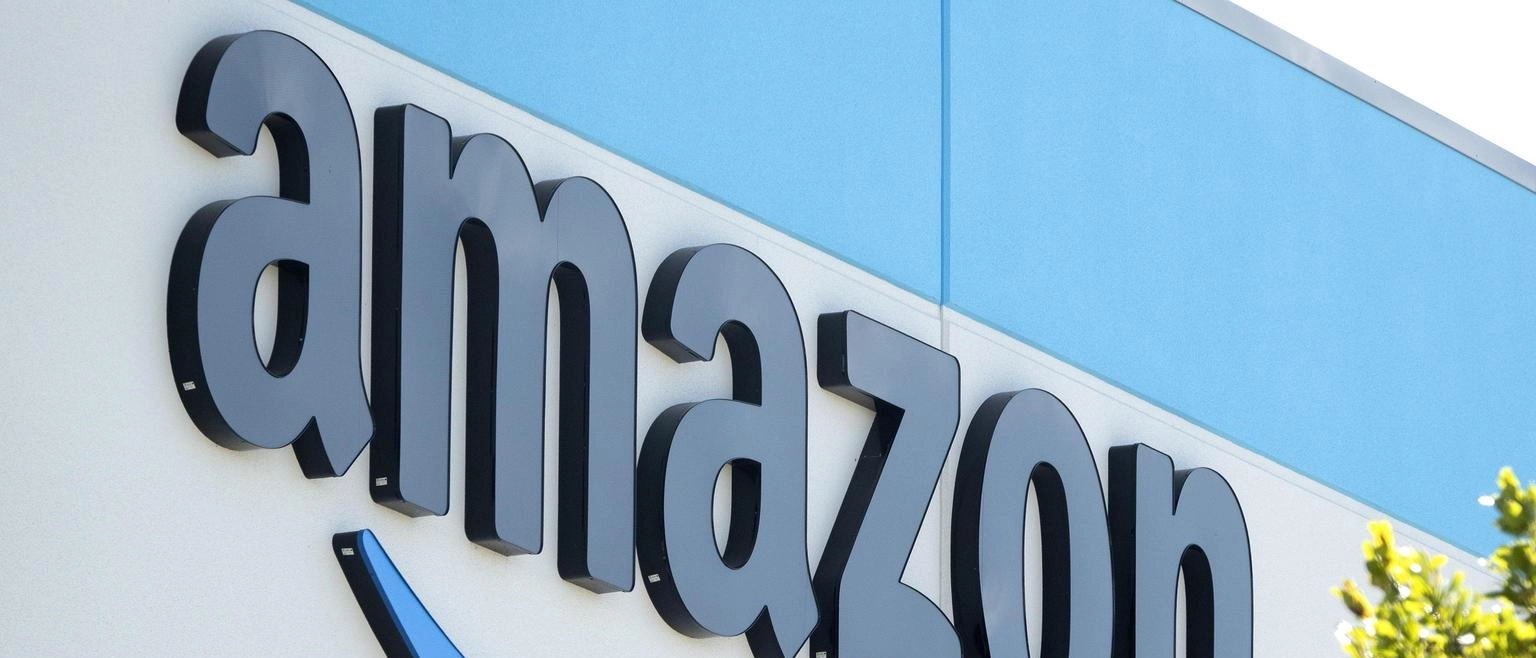 Amazon invita i propri clienti a consultare il sito della Consob per difendersi dalle truffe finanziarie. Fornisce decalogo, esempi e suggerimenti per evitare di fornire informazioni di pagamento a persone sconosciute.