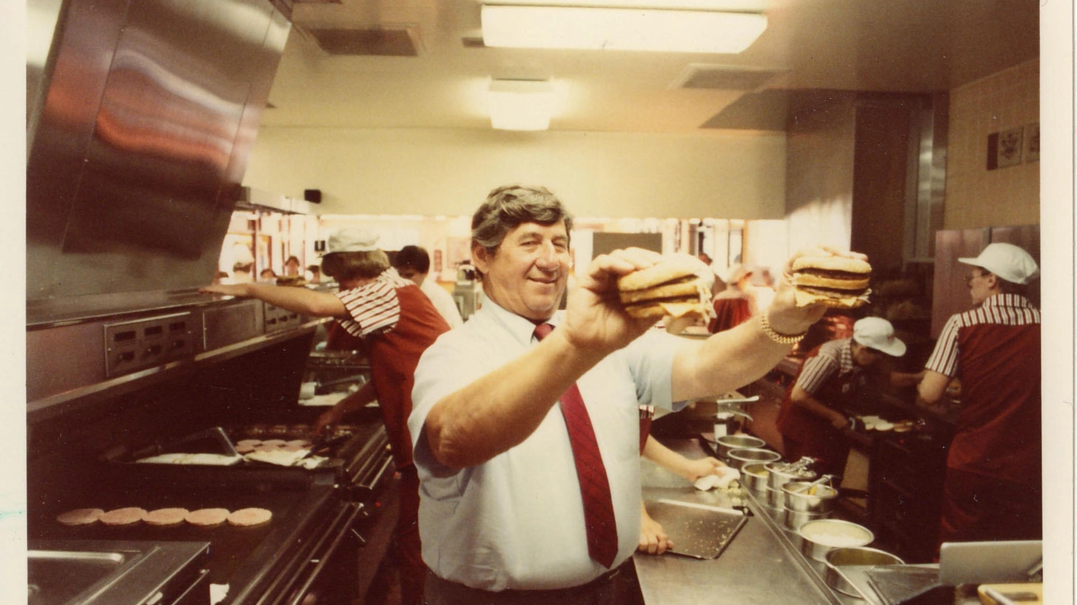 Jim Delligatti con il suo Big Mac