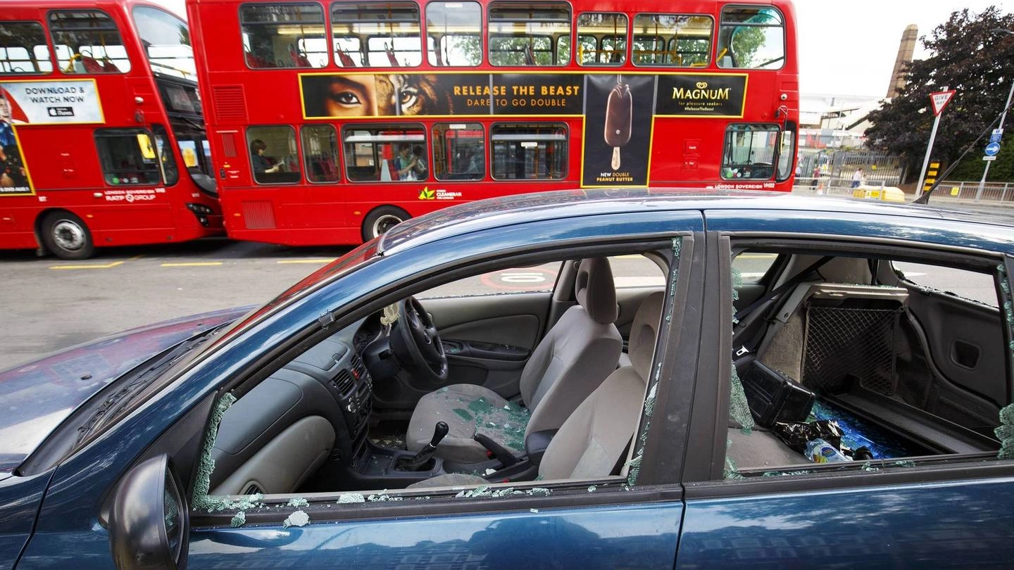 Allarme a Londra, l'auto sospetta a Golders Green (Olycom)