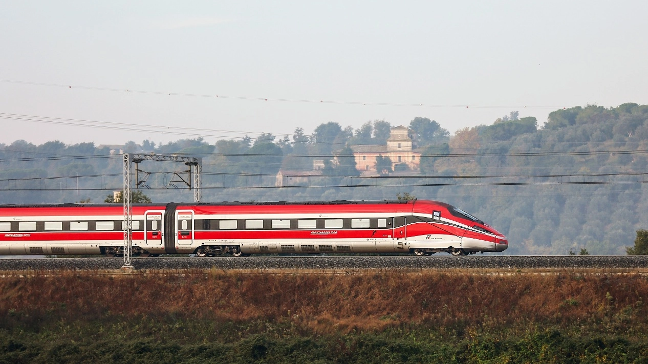 Trasporti Trenitalia, più treni in Campania sul regionale in vista della stagione estiva