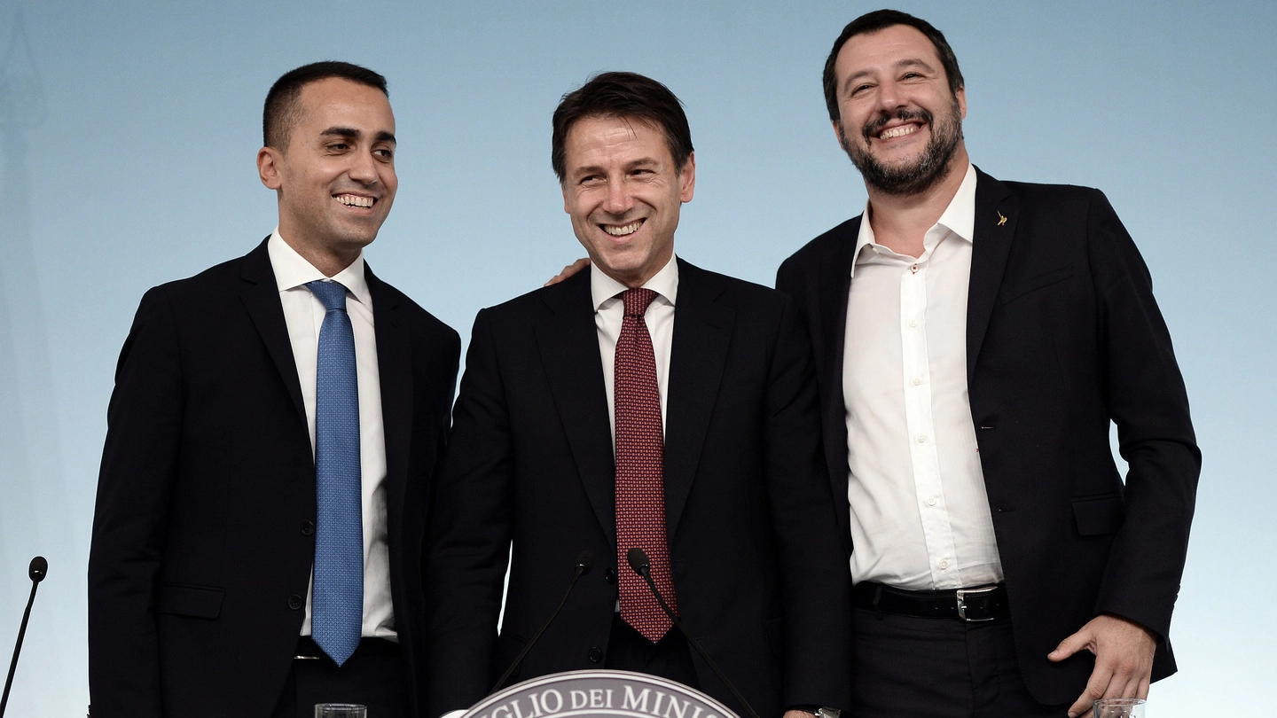 Decreto fiscale, Di Maio, Conte e Salvini dopo l'accordo (Lapresse)