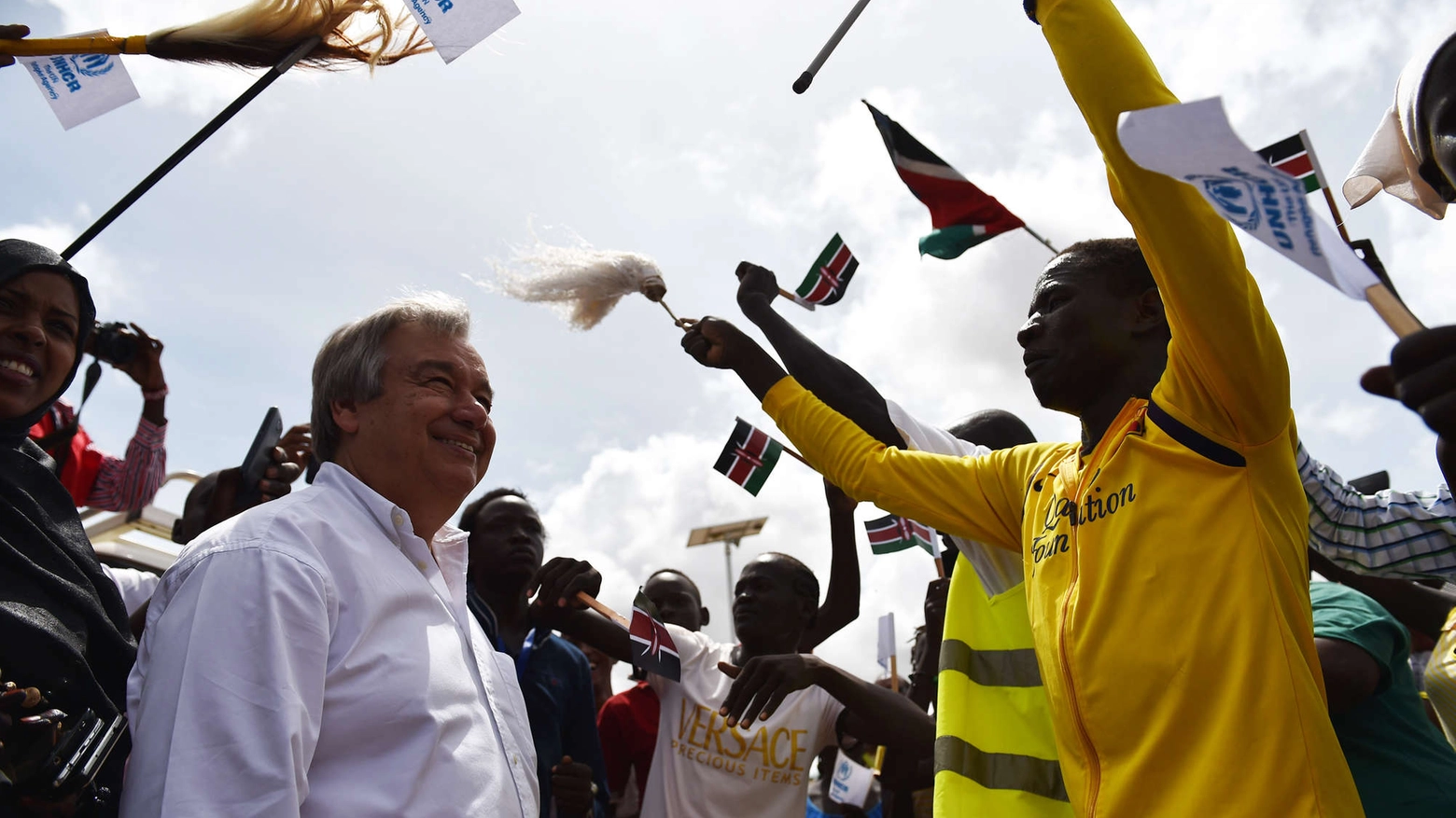 Antonio Guterres in un campo rifugiati in Kenya (Alive)