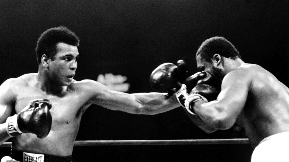Muhammad Ali e Joe Frazier sul ring – Foto: SIPA PRESS/Olycom