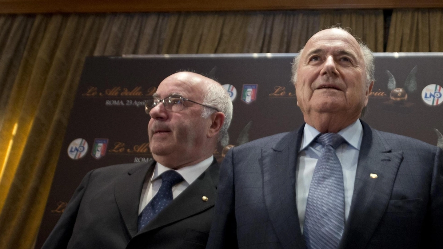 Carlo Tavecchio e Joseph Blatter (Ansa)