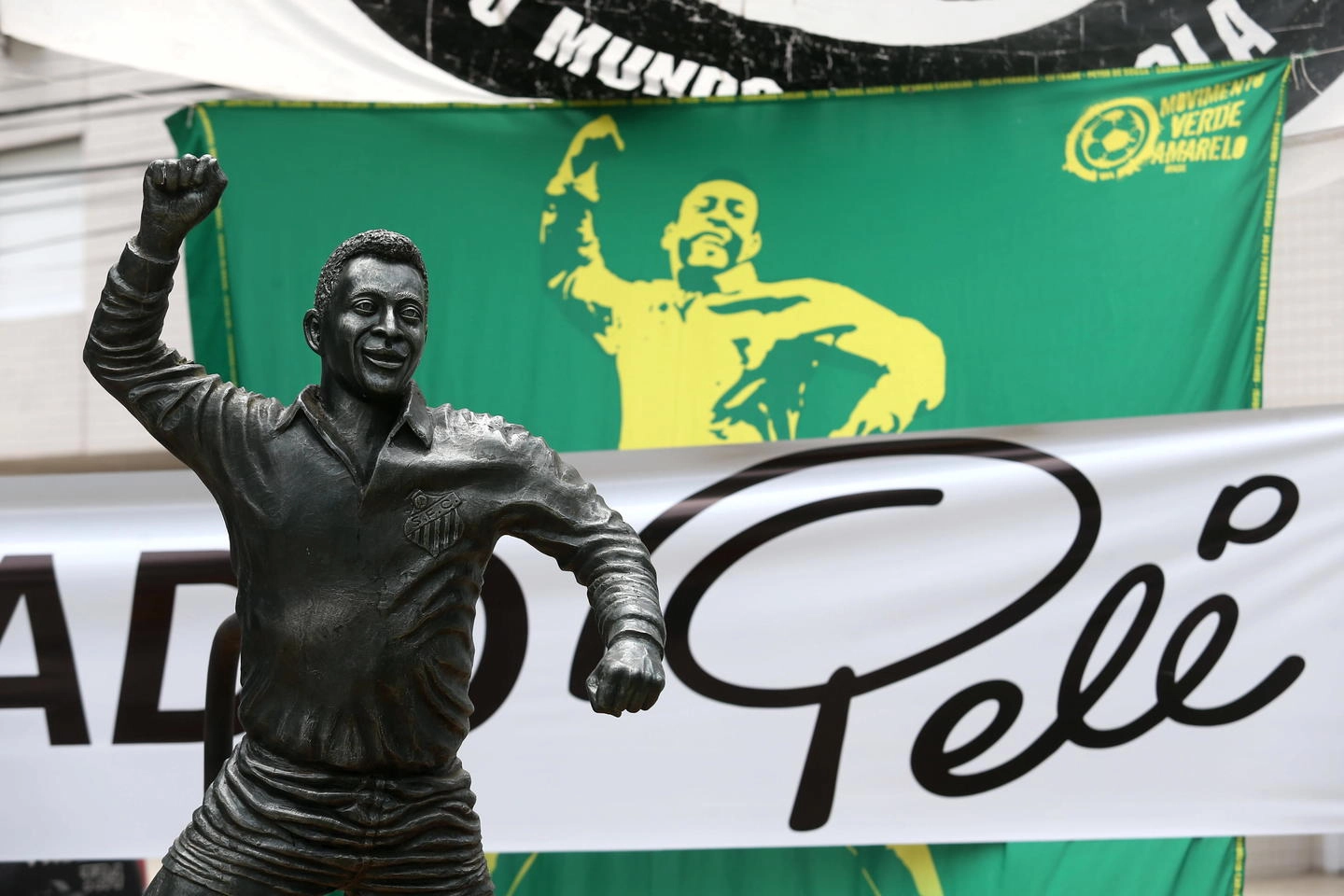 Una statua di Pelé a Santos (Brasile)